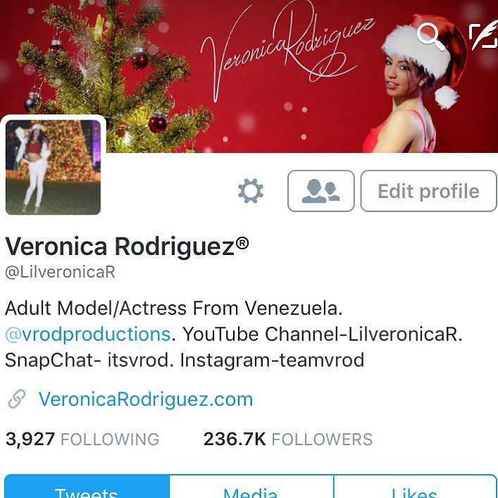 #follow #me on #Twitter for nude pics I can&rsquo;t post in here 👉🏼@LilveronicaR👈🏼