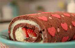  white chocolate &amp; strawberry cake roll 