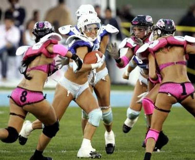 Females + Football = FABULOUS!  Seattle Mist, baby!!