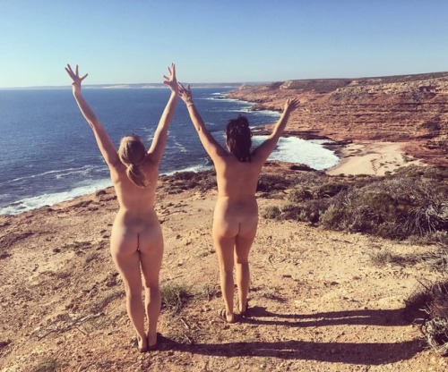 VIEW | BUTTS These #butts are here for the #seabreeze and #views! Great bit of #anonymous #cheekines