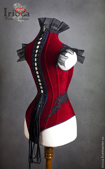 sellyourselfshort: absinthemindedgoth:steelboneddiva:Corset - body “Velvet Heart”Holy shit, I need t