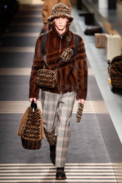 ladolcevitabella:Fendi Fashion Show Menswear Fall/Winter 2018-19 Instagram@ixx_.xo Facebook@Ladolcev