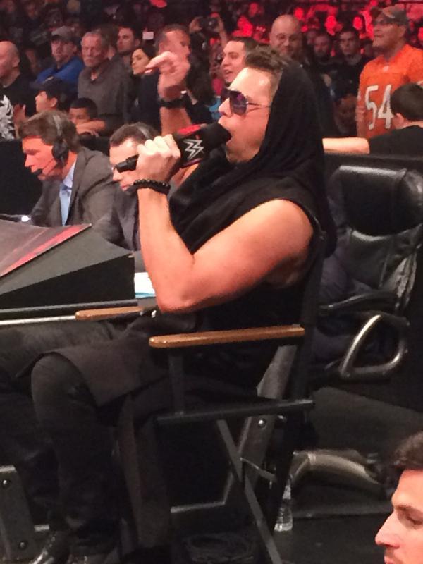 rwfan11:  “Watch me make this mic disappear in my mouth” - Miz