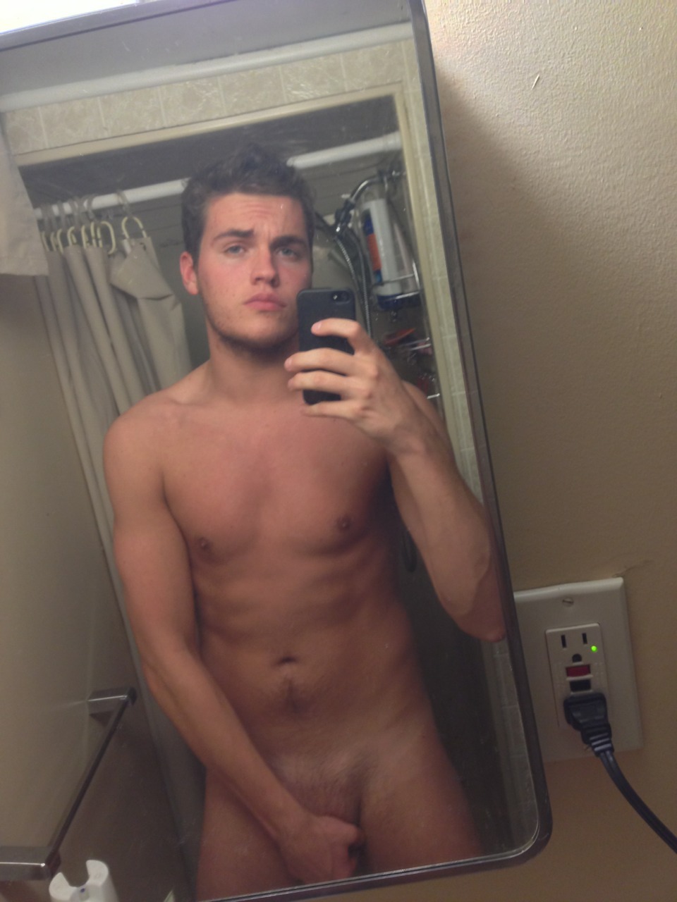 lordmaudlinbitch:  Im full of selfies tonight 