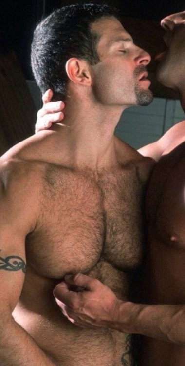 https://nipplepigs.tumblr.com/post/175989019834