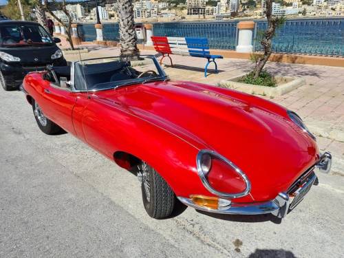 frenchcurious:Jaguar E-Type Roadster 1961.