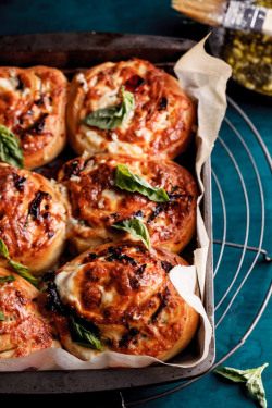 daily-deliciousness:  Pizza rolls with basil,