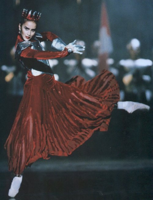 Leticia Müller as Isabella in Edward II. Birmingham Royal Ballet. Photo: Bill Cooper.Director David 