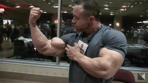 mitos:  Aaron Clark at the 2014 Mr. Olympia +YouTube