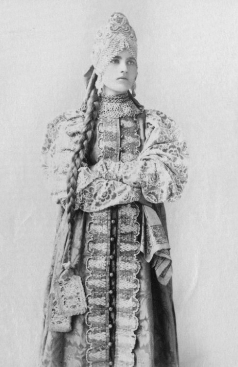 teatimeatwinterpalace:   Young Woman wearing a traditional russian dress from her province - Central Russia, Province of Nizhniy Novgorod.  