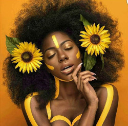 r-eal-life:  Afro Hair with flowers 🌺🌻🌸