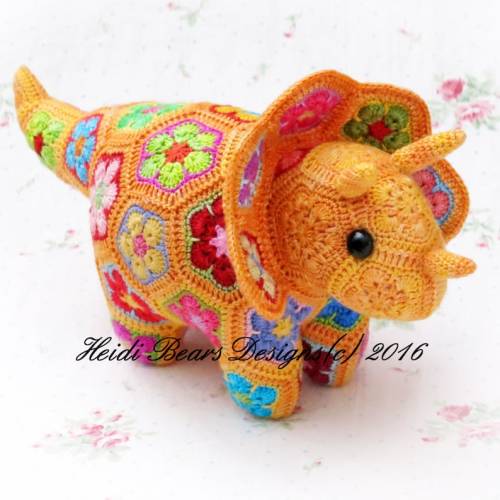 Figdays:    Plod The African Flower Triceratops // Heidibears