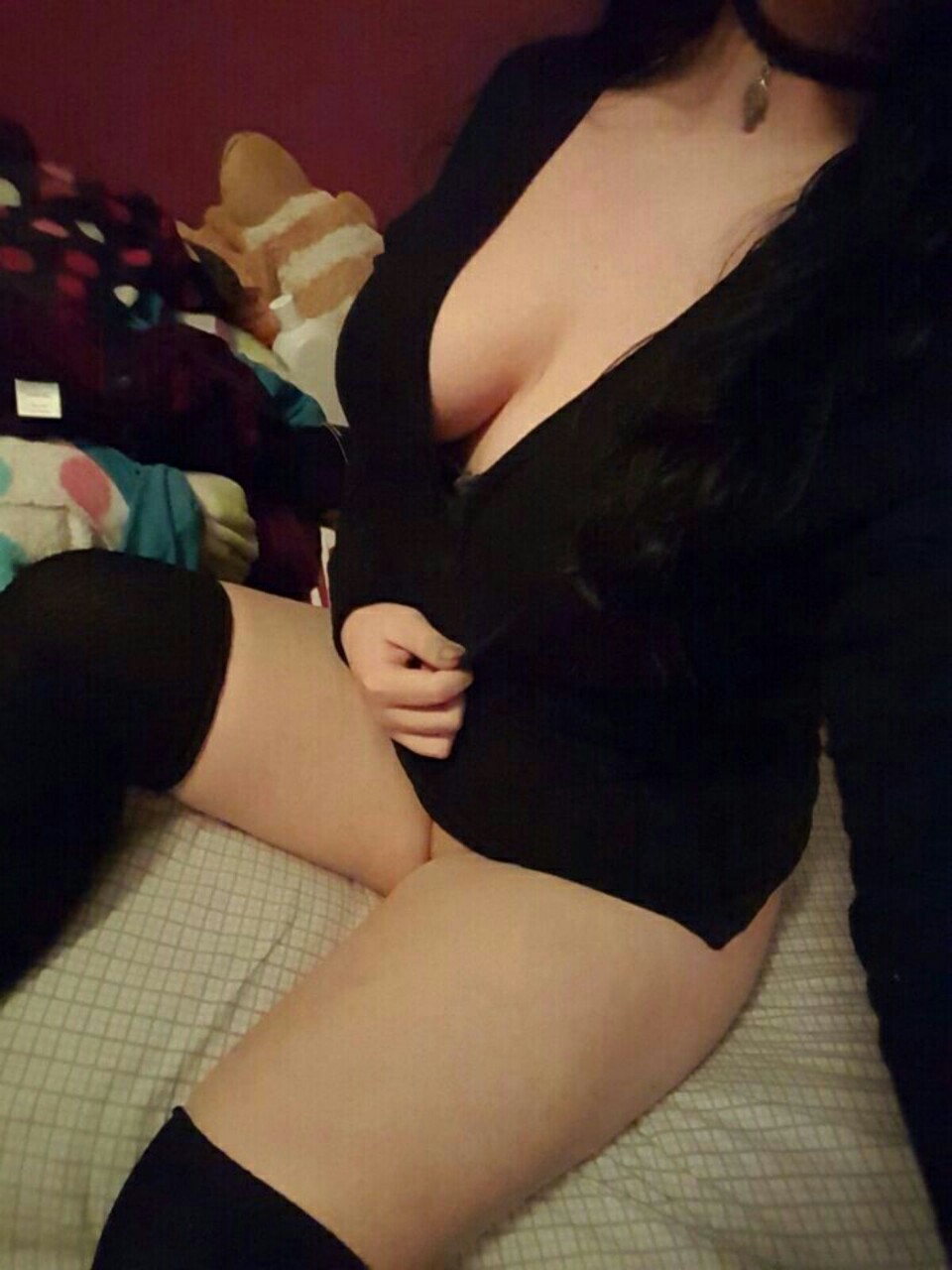 sarcastic-boobs-girl:  Kik me to buy my nudes Also looking for slaves who’ll pay