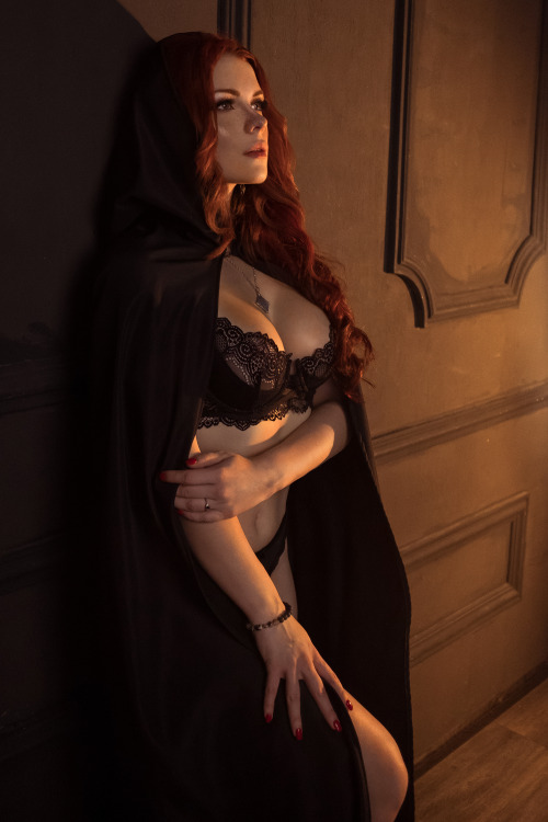beauty-lingerie-show:Amazing cosplayer Irina Meier - Mystique photo-art@irine_meier