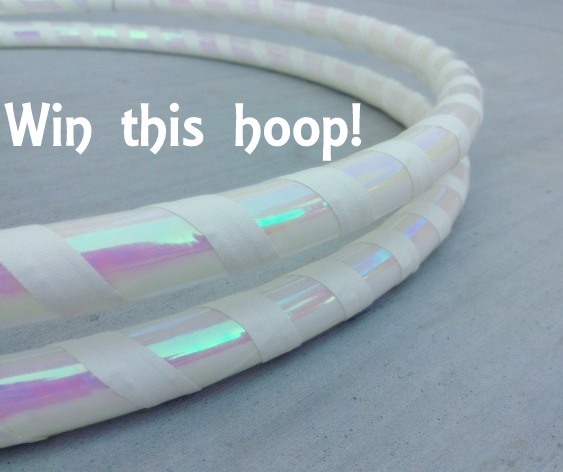 bioluminescentprincess:  Giveaway time, wooOoohoo! Le Prize: A collapsible 3/4”