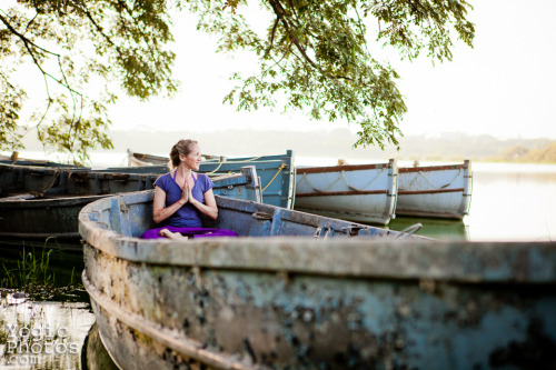 Axelle in Mysore, India. Christine Hewitt © yogicphotos.com