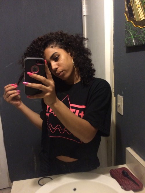 sugamorespice:  Pink Dolphin & curls 💗 