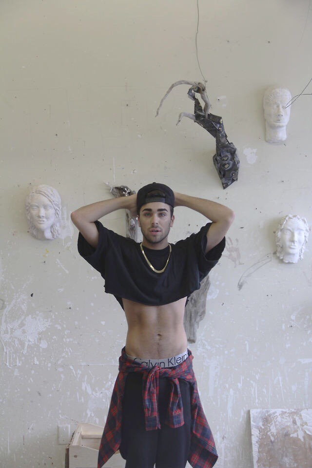 the-anal-rapist:  harriejuana:  the best of boys in crop tops  benalessi Look it’s
