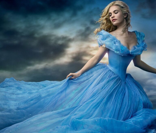 Get Cinderella’s ball gown as your graduation gown. How perfect it will be! 