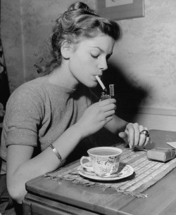 hepburnincouture:  Lauren Bacall photographed