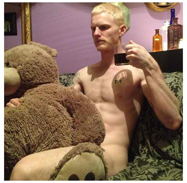 jaspercolorado:  usthemme:  Look for the ‘Bare&rsquo; necessities! Jasper shows