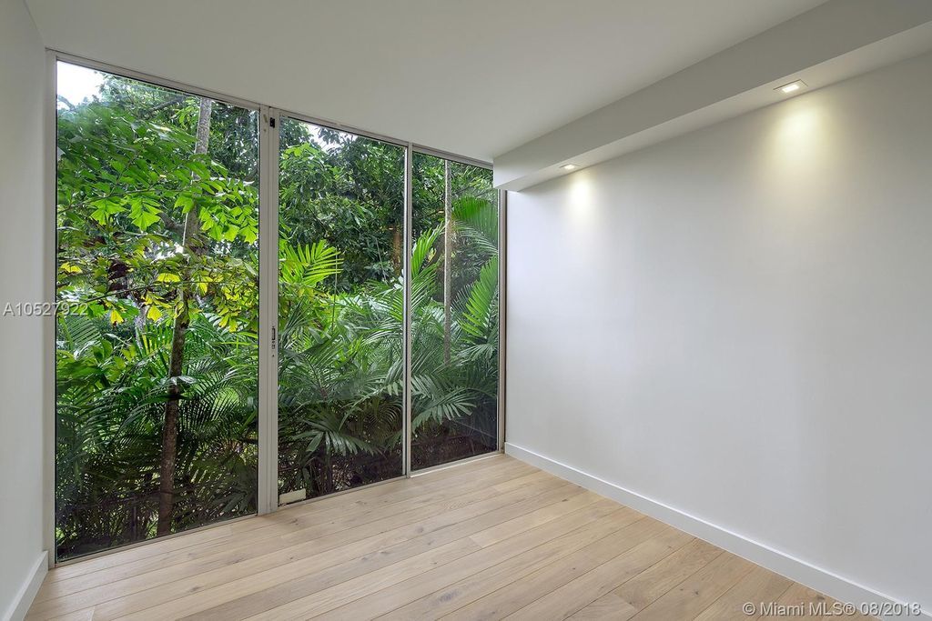 househunting:  $1,940,000/3 br/2700 sq ftCoral Gables, FLbuilt in 1979