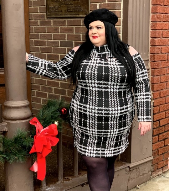 thestylesupreme:  Dress: VenusTights: Lane BryantShoes: Sacha London  Unwrap time