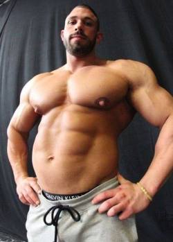 nippleneed:  Proud of his muscle udders…………..