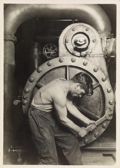 theamericanparlor: ‘Powerhouse Mechanic.’ circa 1921 Lewis Hine was an early 20th-centur