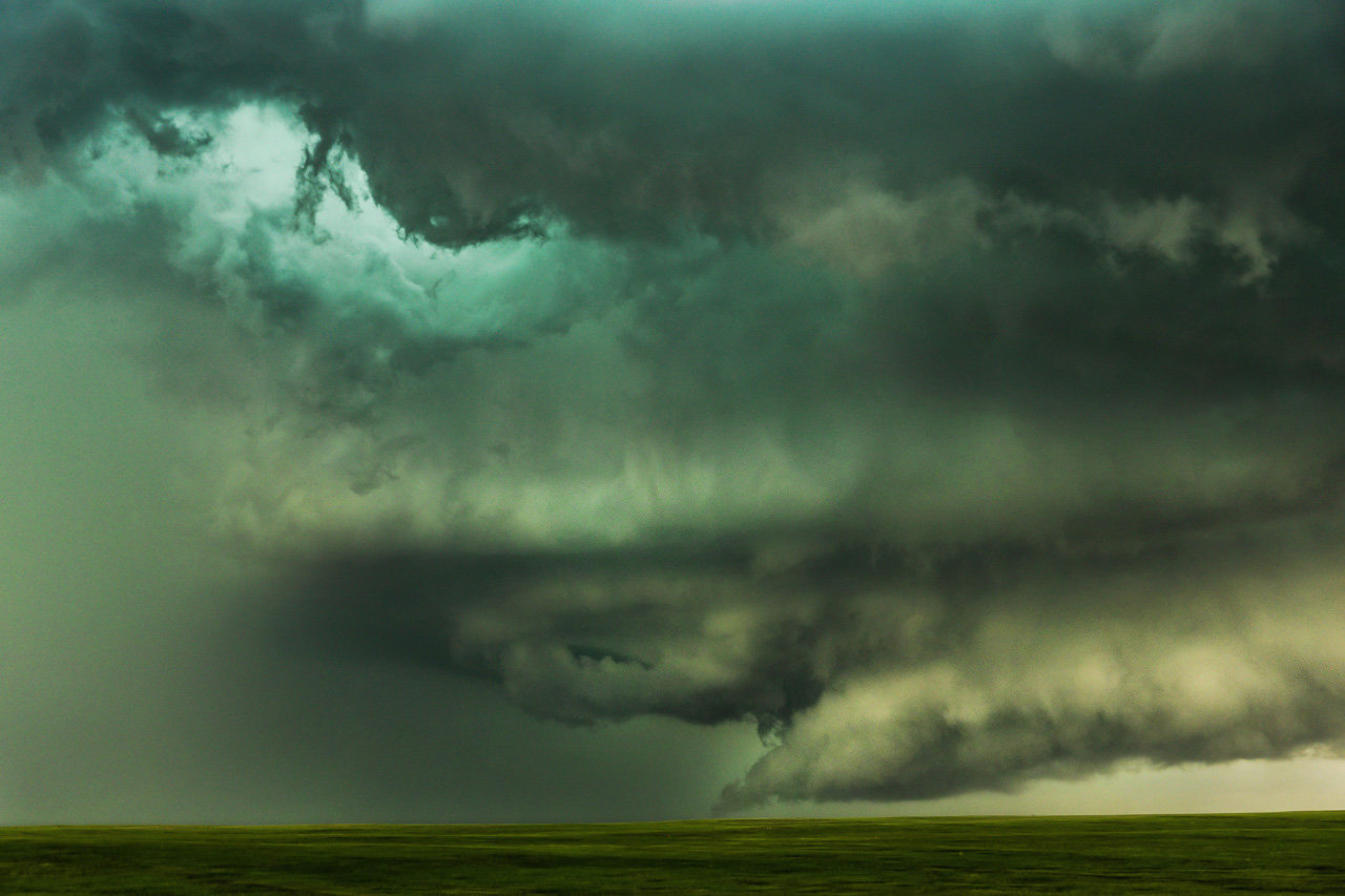 nevver:  Tornado alley,  Eric Meola 