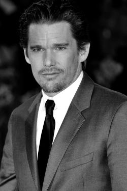 Maszületettbárány:  Ethan Hawke (1970)