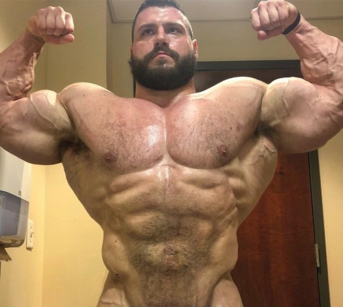 bignstrong:  the-swole-strip:https://the-swole-strip.tumblr.com/ wow  Who is this God?