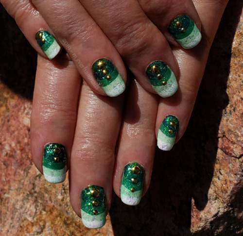 09/07/19 - Green Colorblock Gradient with Flakies and Golden Studs