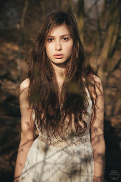 ohhdamn-little-wildroses:  Leonie by SabrinaG-Photography