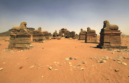 aenigmatischer-lumpensammler:In a desert in eastern Sudan, along the banks of the Nile River, lies a