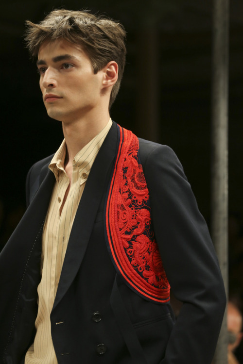 Sex toephix:  homme—models:  Dries Van Noten pictures