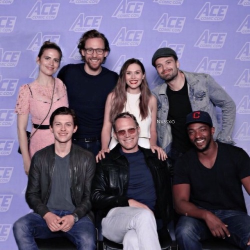 destructedbymarvel:Paul Bettany looking like a single dad with his 6 grown up kids