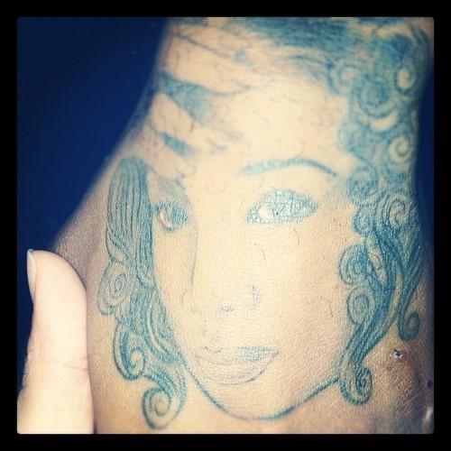 That Tattoo Couldnt Wait Keyshia Cole Shows Her Getting a Tattoo and  Her Hair Done While Holding Her Toddler