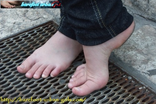 SIZZLING HOT UPDATE from BAREFOOT URBAN GIRLS!!! This week we have hard-soled Barefoot Urban Stars VIOLACEA and SELENE, plus hardcore Barefoot Urban Girl SWAMI!!! http://barefoot-urban-girls.com/pictures.html http://barefoot-urban-girls.com/vidclips.html 