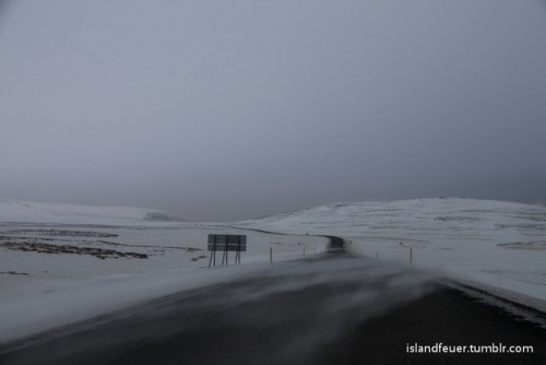 Blowing snow Suddenly, a blizzard rises over the Mosfellsheiði in West Iceland.©islandfeuer 2010-201