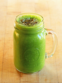 garden-of-vegan:  Green Smoothie (1+ cups unsweetened soy milk, 1-2 handfuls of baby spinach, 2 frozen bananas, 2 tbsp hemp hearts) topped with hemp hearts, chia seeds, and pumpkin seeds. 