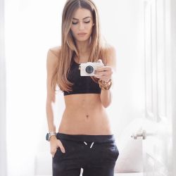 There&rsquo;s a new video up on my YouTube channel all about what I eat in a day including some great low kcal healthy options from @twochicksproducts :) head over to  http://ift.tt/1IHIha0  #Nutrition #food #health #ad #twochicks by lydiaemillen