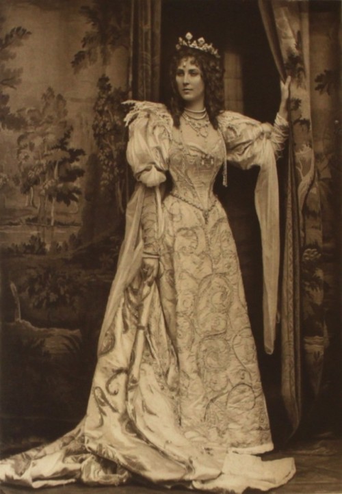fripperiesandfobs:Worth “Duchess of Savoia” fancy dress worn by Winifred, Duchess of Portland to the