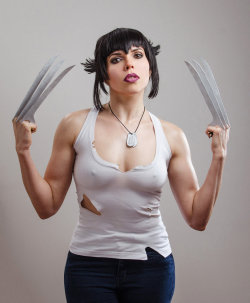 hotcosplaychicks:  If you want to shoot me, then shoot me! by ohmyvee   Check out http://hotcosplaychicks.tumblr.com for more awesome cosplay 