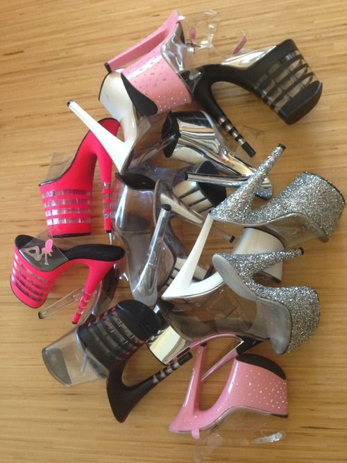 High heelsOne of the most important aspect of a bimbo life is her shoes This is the first thoug