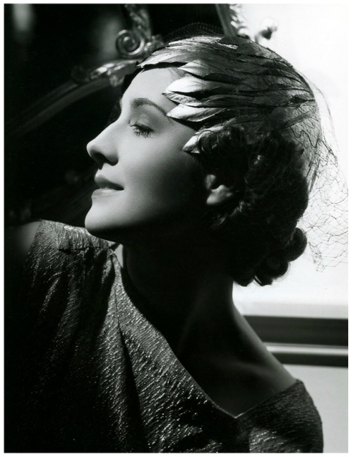 robertocustodioart:Norma Shearer by George Hurrell 1935