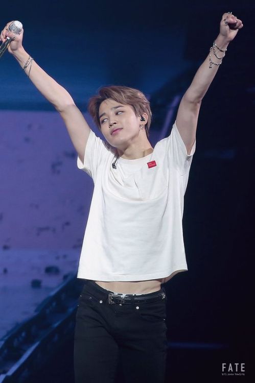weishenbwi: ✨Even when Jimin accidentally flashes his stomach he’s adorable✨