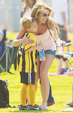 littlethingsbabe:  March 17 - Britney at her sons’ soccer game in Woodland Hills.