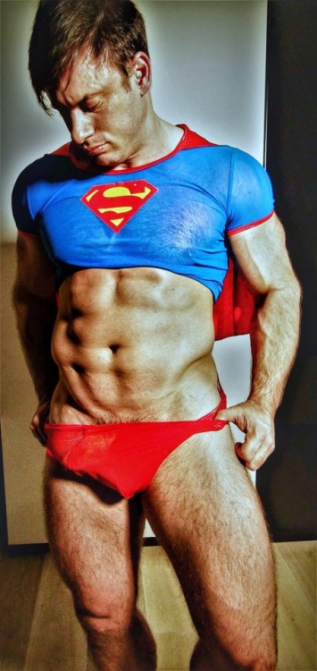 cosplaymuscleslut:Superman - red underwear or blue? That is the question!