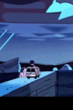 tiny-floating-whale:  I’m pretty sure that’s Garnet riding atop of Greg’s van   oh my gosh